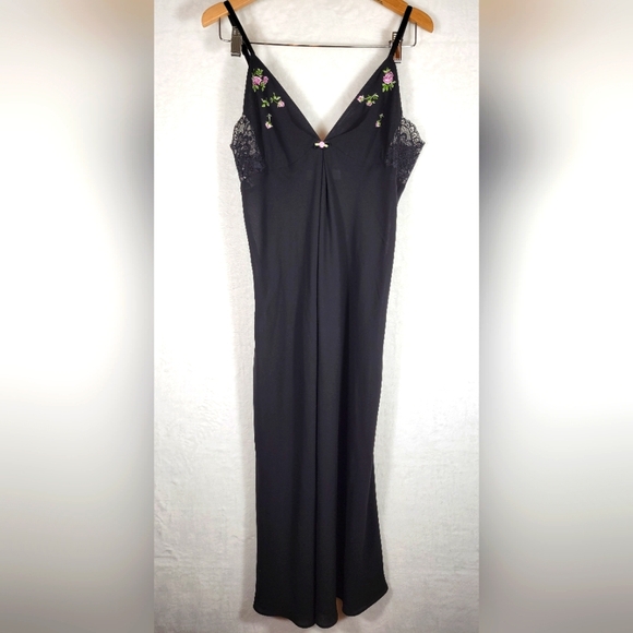 Oscar de la Renta Other - Oscar de la Renta Vintage Black Slip Dress Floral Embroidery Sz Small Whimsigoth
